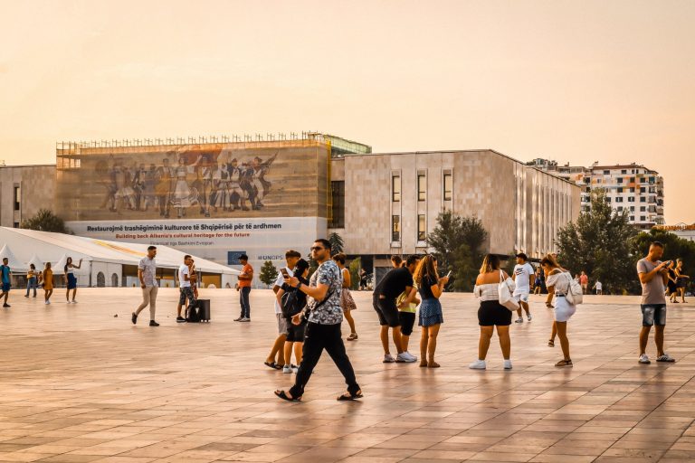 Nisma e BE, bashkitë mund të aplikojnë për Wi-Fi falas në hapësirat publike